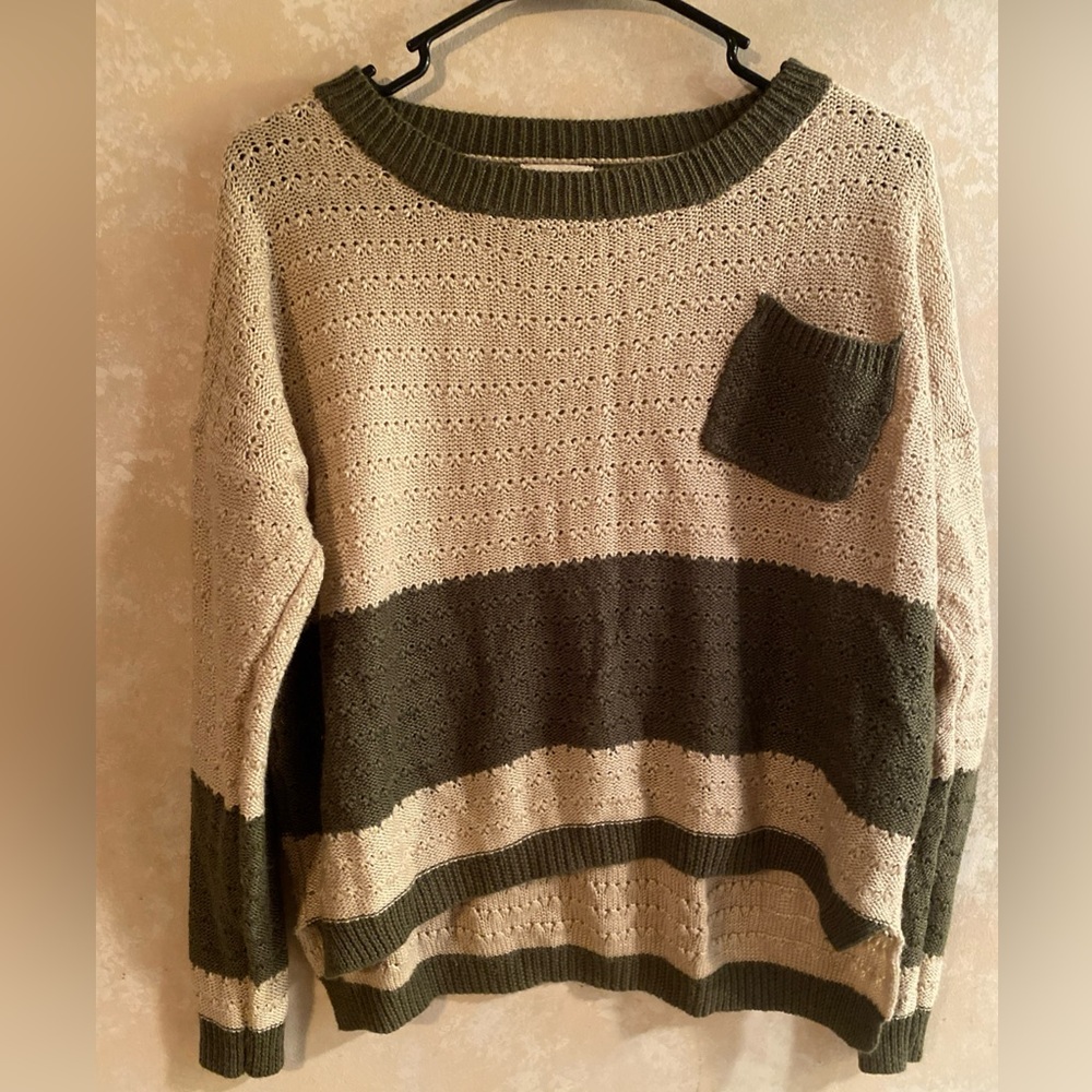 Blvd Collection Size M/l Sweater With Hi Lo Feature On Bottom